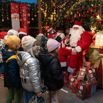 Preșcolari în activități de grup la Grădinița Model