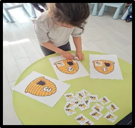 Albinuțele la stupul lor - imagine 1