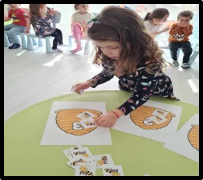 Albinuțele la stupul lor - imagine 2